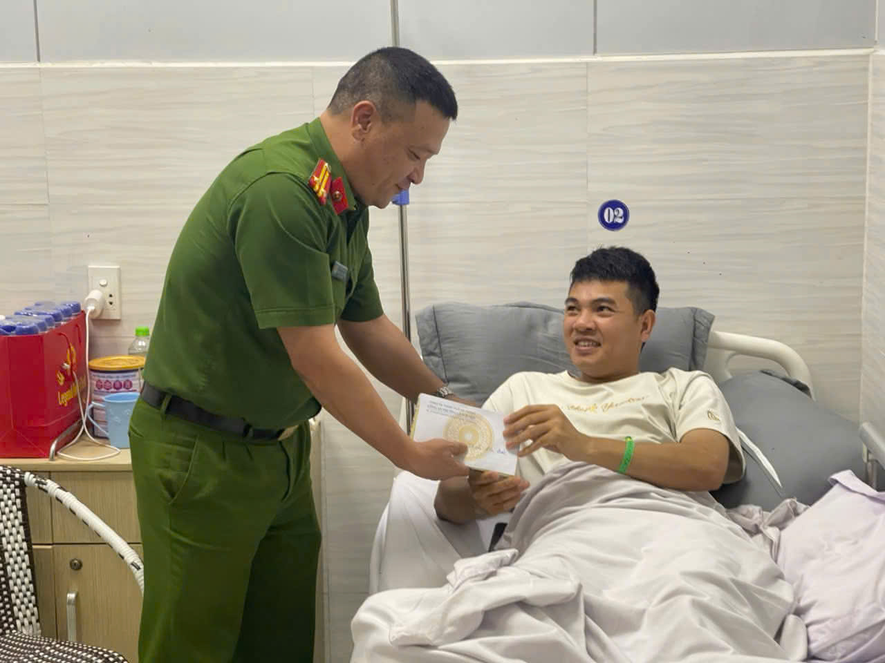 Tinh thần quả cảm trong công tác đấu tranh, trấn áp tội phạm của cán bộ chiến sĩ Công an phường Lê Ích Mộc
